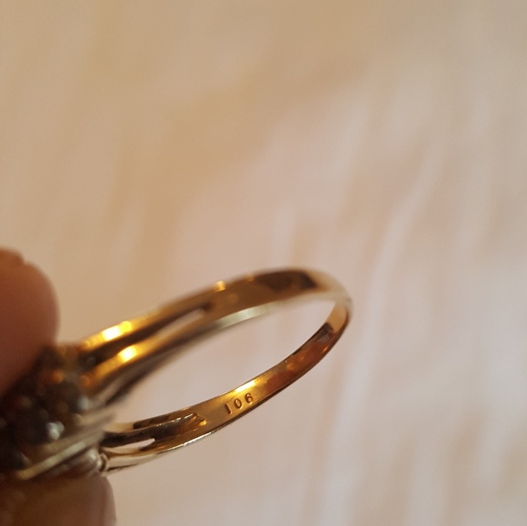 14k Diamond Ring with 14 Diamonds - Picture 6 of 8